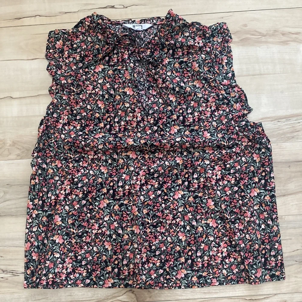 NWOT BB Dakota Steve Madden Women L Floral Blouse. Ruffles on sleeves and neck. - Picture 8 of 11
